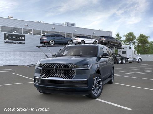 New 2026 Lincoln Navigator Premiere AWD/4WD image 2