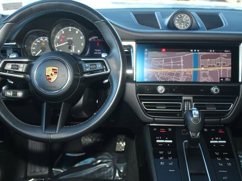 Used 2022 Porsche Macan image 6