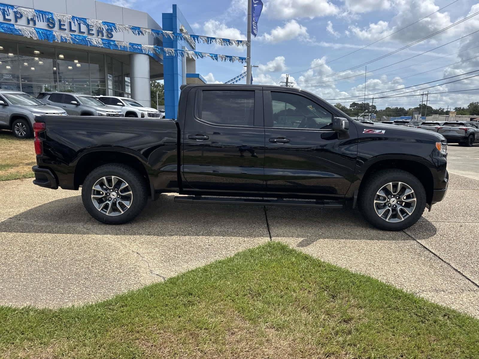 New 2026 Chevrolet Silverado 1500 RST w/ RST All Star Premium Package AWD/4WD image 6