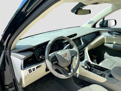 Used 2024 Cadillac XT6 Premium Luxury image 9