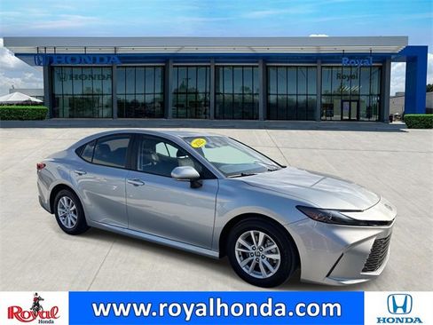 Used 2025 Toyota Camry LE image 1