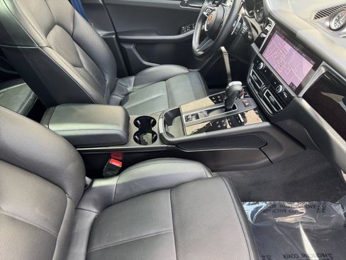 Used 2022 Porsche Macan AWD/4WD image 12
