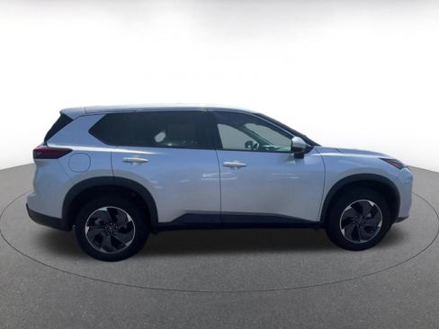 Used 2025 Nissan Rogue SV FWD image 13