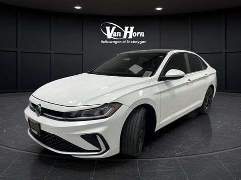 Used 2025 Volkswagen Jetta SE w/ Sunroof Package FWD image 3