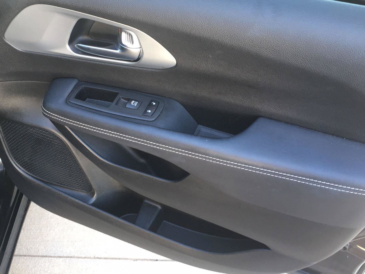 Used 2023 Chrysler Pacifica Touring FWD image 33