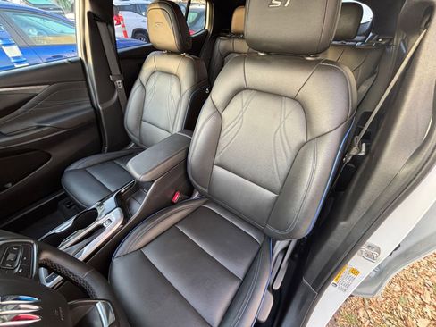 Used 2025 Buick Envista Sport Touring image 36