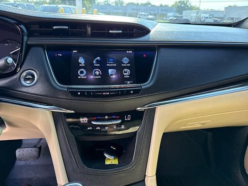 Used 2017 Cadillac XT5 FWD image 36