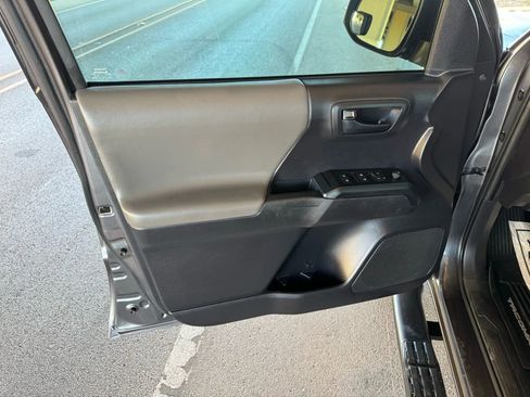 Used 2020 Toyota Tacoma SR image 9