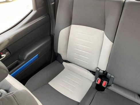 Used 2025 Toyota Tacoma TRD Off-Road image 38