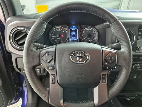 Used 2022 Toyota Tacoma TRD Sport w/ TRD Premium Sport Package RWD image 13