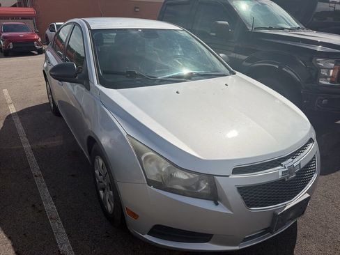 Used 2013 Chevrolet Cruze LS FWD image 9