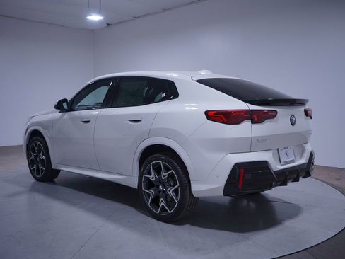 Used 2025 BMW X2 xDrive28i w/ M Sport Package AWD/4WD image 3