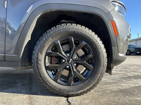 Used 2022 Jeep Grand Cherokee L Limited image 13