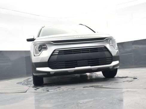 Certified 2023 Kia Niro EX image 26