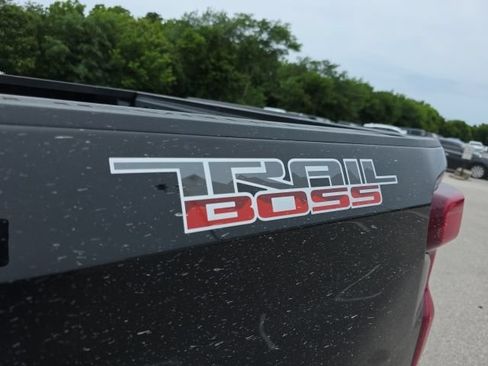 Used 2020 Chevrolet Silverado 1500 Custom Trail Boss AWD/4WD image 12