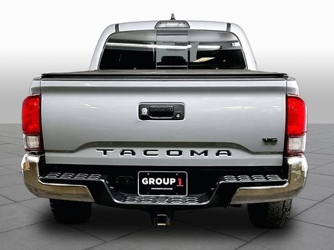 Used 2019 Toyota Tacoma TRD Off-Road AWD/4WD image 5