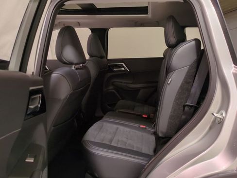 New 2025 Mitsubishi Outlander SE image 15
