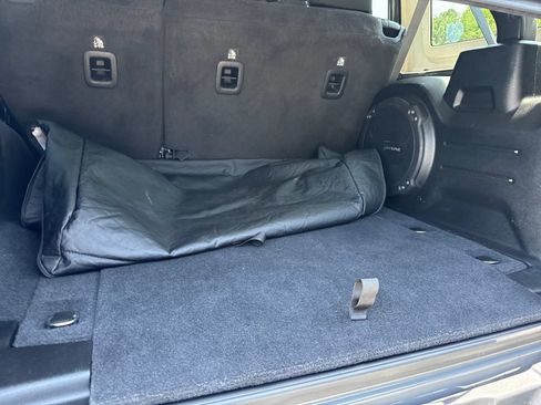 Used 2020 Jeep Wrangler Unlimited Sahara AWD/4WD image 18