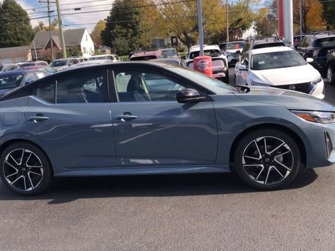 New 2025 Nissan Sentra SR w/ SR Premium Package image 9