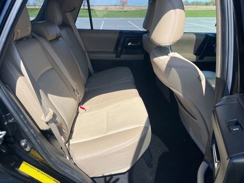 Used 2016 Toyota 4Runner SR5 Premium image 25