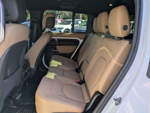 Used 2025 Land Rover Defender 130 X-Dynamic SE AWD/4WD image 13