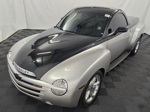 Used 2005 Chevrolet SSR w/ Preferred Equipment Group RWD image 9