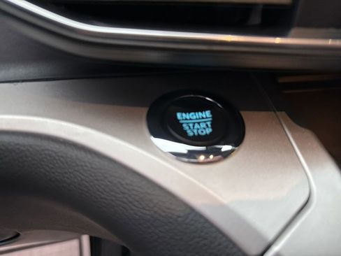 Used 2022 Ford Explorer XLT w/ Equipment Group 202A image 4