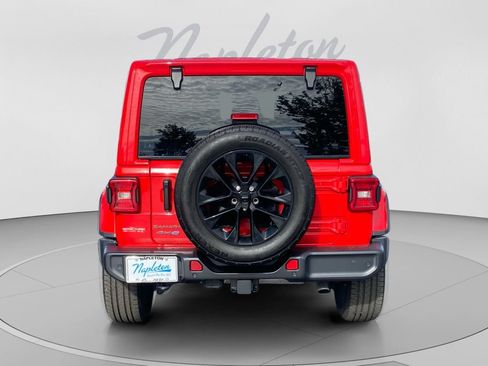 Used 2025 Jeep Wrangler Unlimited Sahara w/ Safety Group AWD/4WD image 4