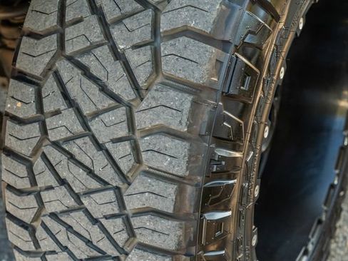 Used 2018 RAM 2500 Laramie w/ Sport Appearance Group image 16