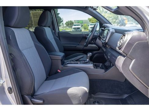 Used 2021 Toyota Tacoma TRD Off-Road w/ Technology Package AWD/4WD image 11