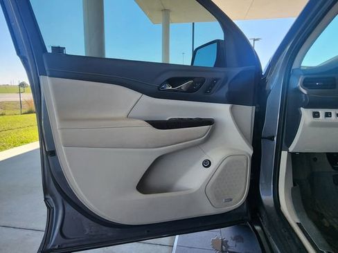 Used 2021 GMC Acadia Denali w/ Denali Technology Package FWD image 14