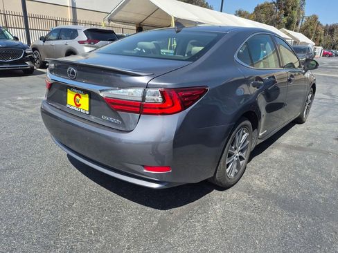 Used 2016 Lexus ES 300h w/ Luxury Package w/Wood Trim FWD image 6