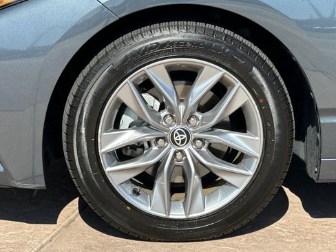 Certified 2022 Toyota Avalon XLE FWD image 32