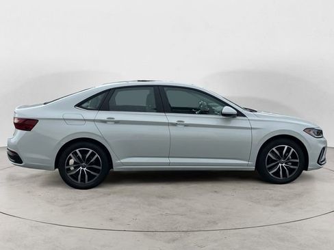 New 2025 Volkswagen Jetta SE FWD image 7