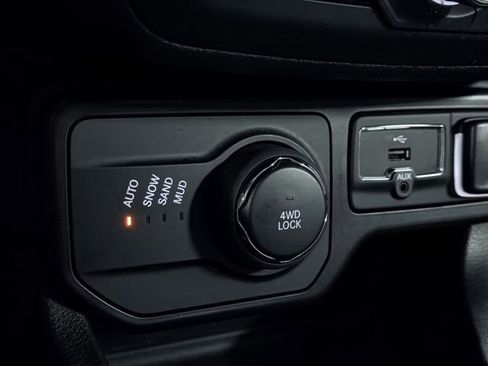 Certified 2022 Jeep Renegade Limited AWD/4WD image 30