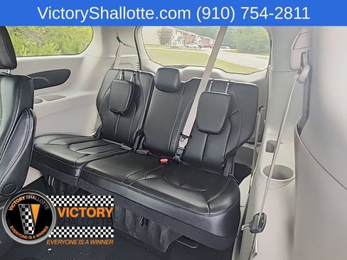Certified 2023 Chrysler Pacifica Touring-L FWD image 31