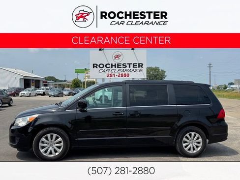 Used 2013 Volkswagen Routan SE FWD image 1