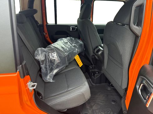 New 2025 Jeep Gladiator Sport image 20