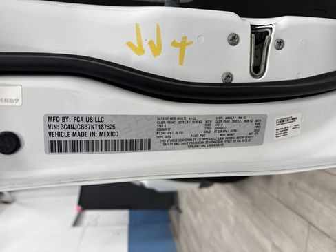 Used 2022 Jeep Compass Latitude image 35