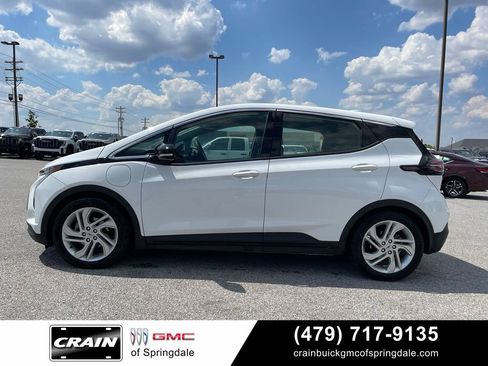 Used 2023 Chevrolet Bolt LT FWD image 4