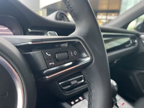 Certified 2025 Porsche Macan image 41