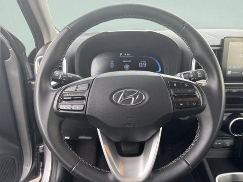 Used 2025 Hyundai Venue SEL FWD image 27