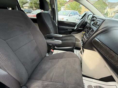 Used 2012 Dodge Grand Caravan SE image 12