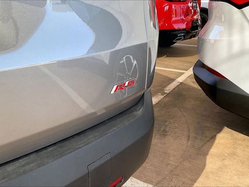 Used 2023 Chevrolet Traverse RS image 11