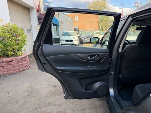 Used 2016 Nissan Rogue S AWD/4WD image 25