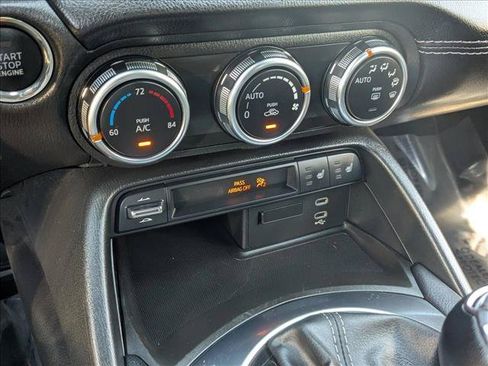 Used 2025 MAZDA MX-5 Miata RF Grand Touring RWD image 17