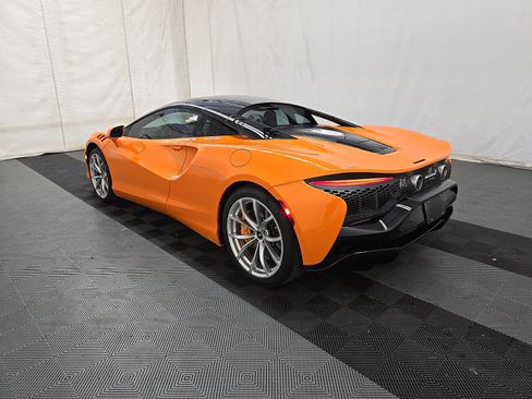 Used 2023 McLaren Artura RWD image 6