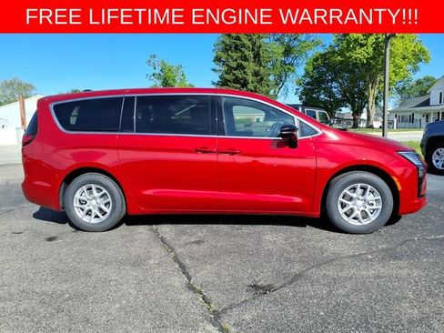 New 2027 Chrysler Pacifica Select w/ Family Tech Group FWD image 8