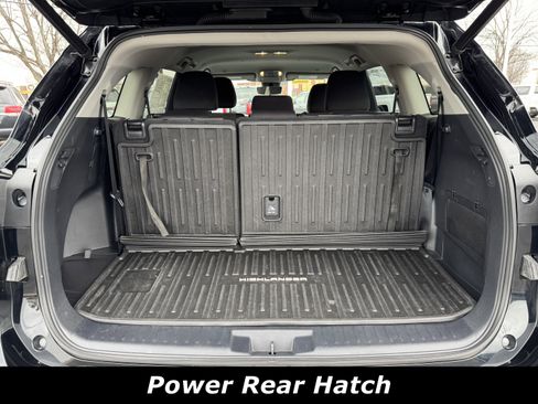 Used 2023 Toyota Highlander LE image 13