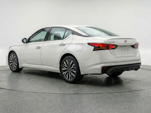 Used 2025 Nissan Altima 2.5 SV FWD image 6